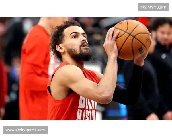 特雷·杨休赛期专注防守获教练组肯定为球队核心 特雷·杨休赛期专注防守获教练组肯定为球队核心